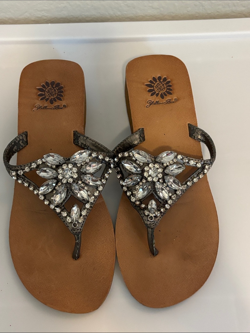 Yellow Box Brown Jeweled Thong Sandals Size 6 - Picture 1 of 4